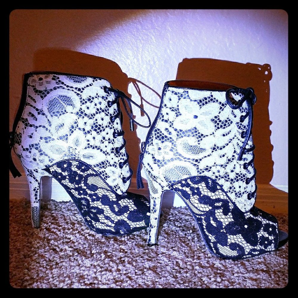 Cute black & white heels